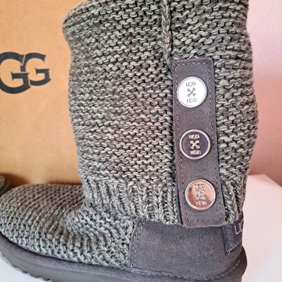 UGG Boots, Wool, Adjustable Length Size US 7 - Picture 7 of 7